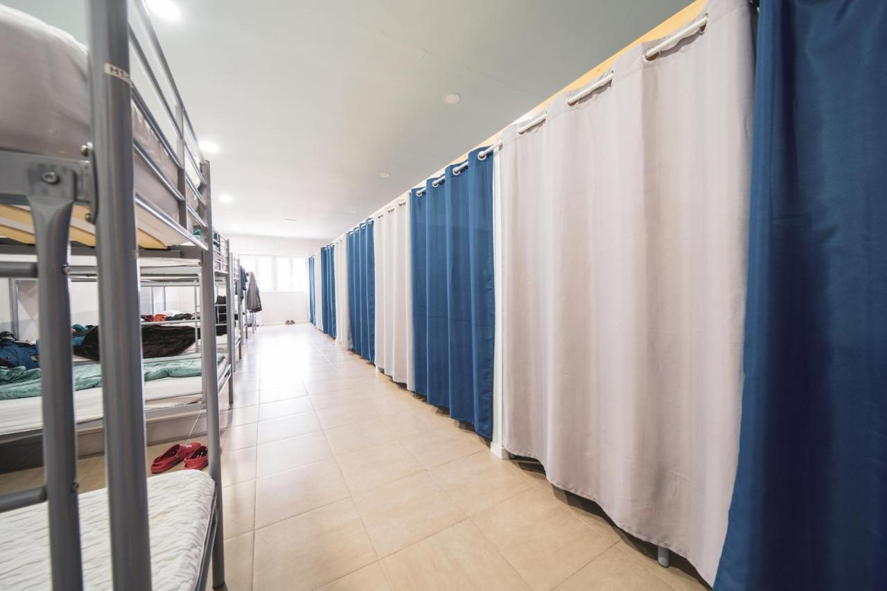 Albergue Barullo - Cubiculos - Literas - Habitaciones Sarria Εξωτερικό φωτογραφία