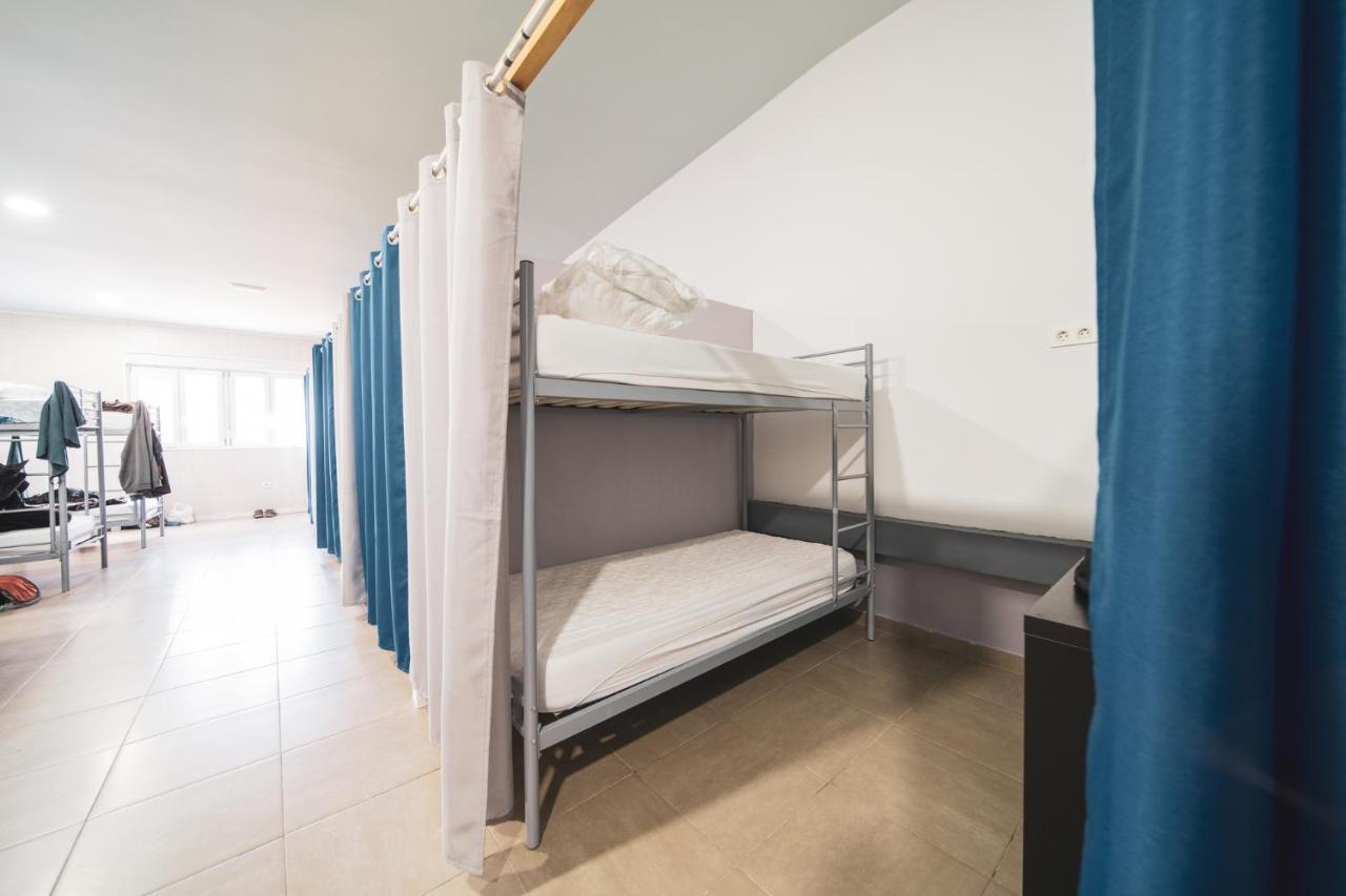 Albergue Barullo - Cubiculos - Literas - Habitaciones Sarria Εξωτερικό φωτογραφία