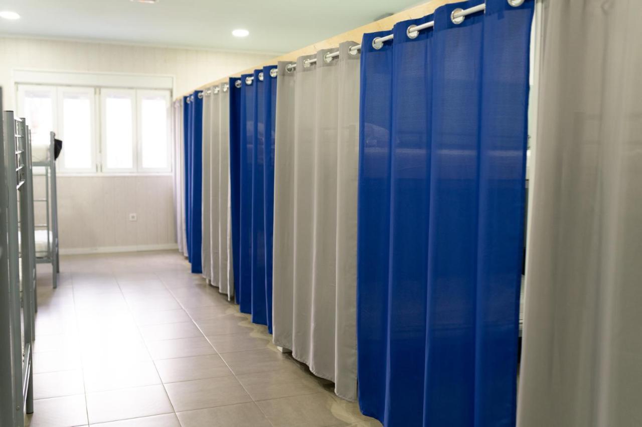 Albergue Barullo - Cubiculos - Literas - Habitaciones Sarria Εξωτερικό φωτογραφία