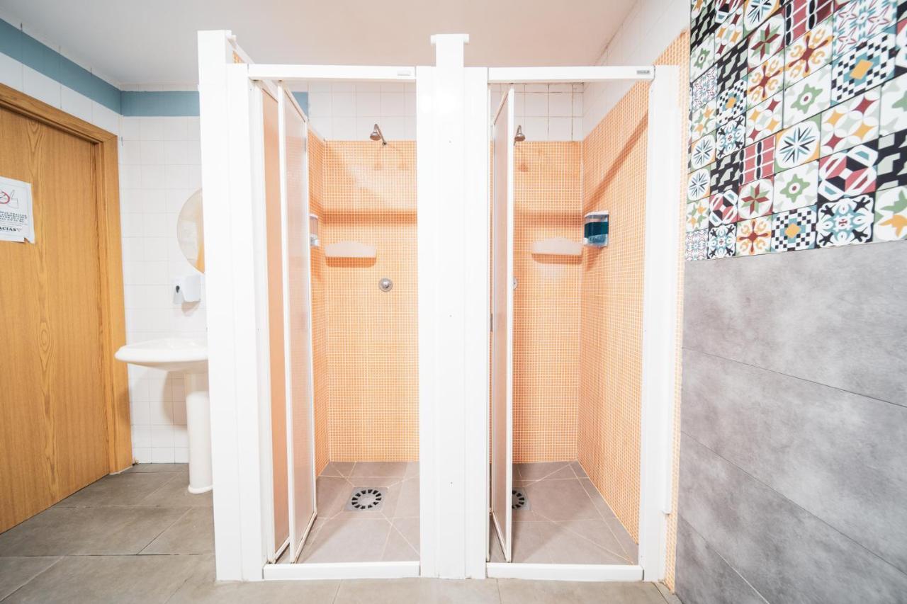 Albergue Barullo - Cubiculos - Literas - Habitaciones Sarria Εξωτερικό φωτογραφία