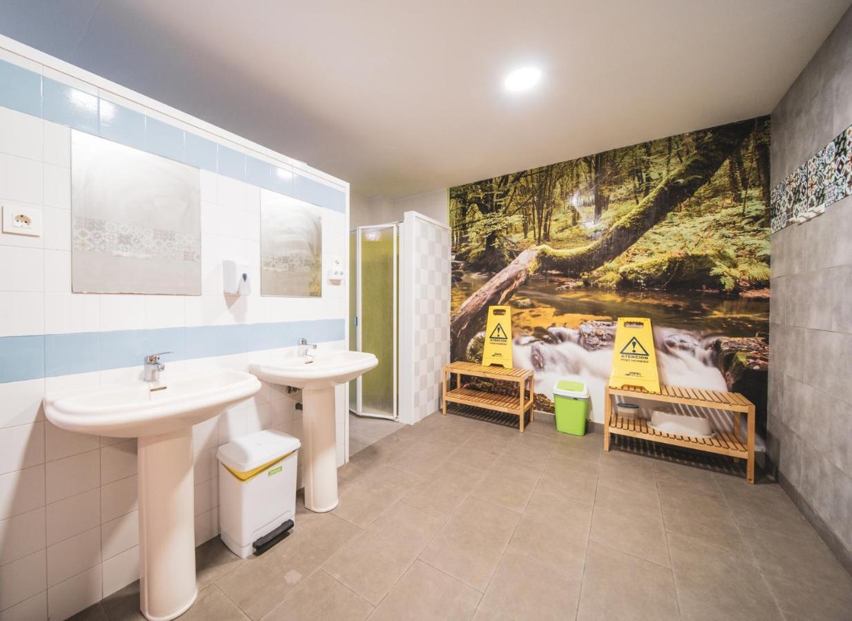 Albergue Barullo - Cubiculos - Literas - Habitaciones Sarria Εξωτερικό φωτογραφία