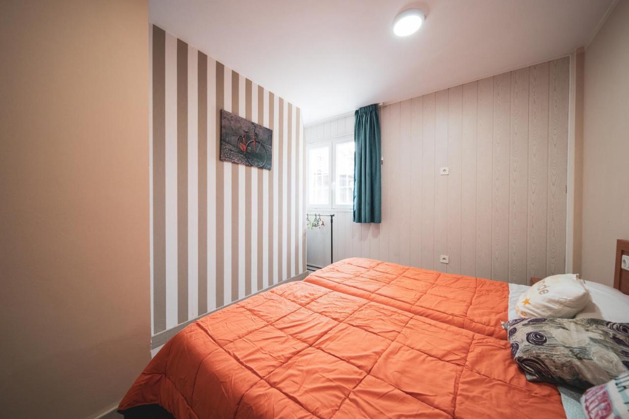 Albergue Barullo - Cubiculos - Literas - Habitaciones Sarria Εξωτερικό φωτογραφία