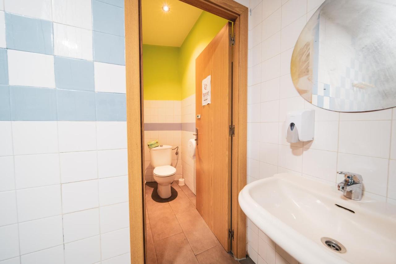 Albergue Barullo - Cubiculos - Literas - Habitaciones Sarria Εξωτερικό φωτογραφία