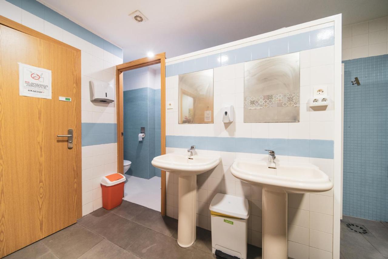 Albergue Barullo - Cubiculos - Literas - Habitaciones Sarria Εξωτερικό φωτογραφία