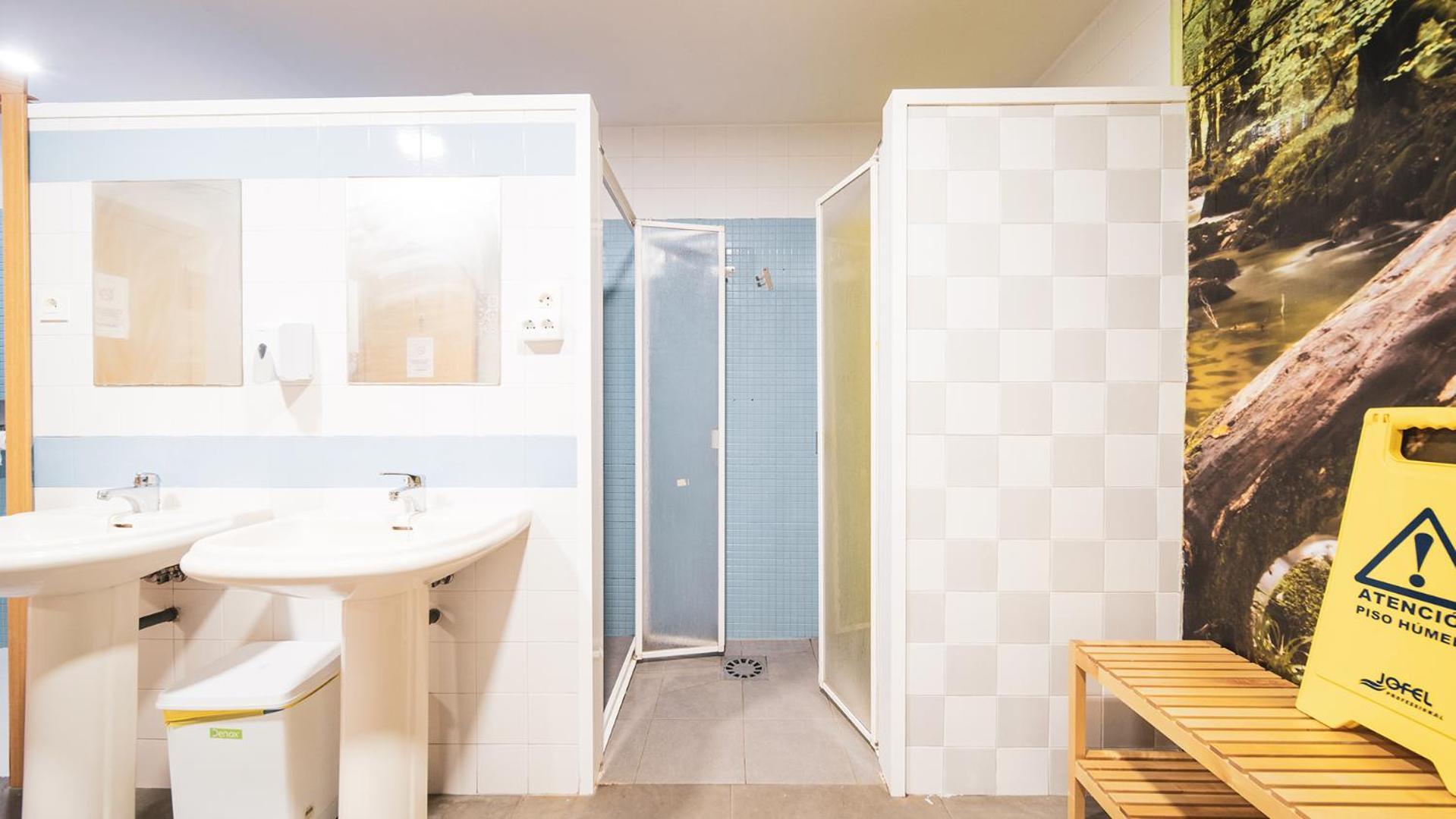 Albergue Barullo - Cubiculos - Literas - Habitaciones Sarria Εξωτερικό φωτογραφία